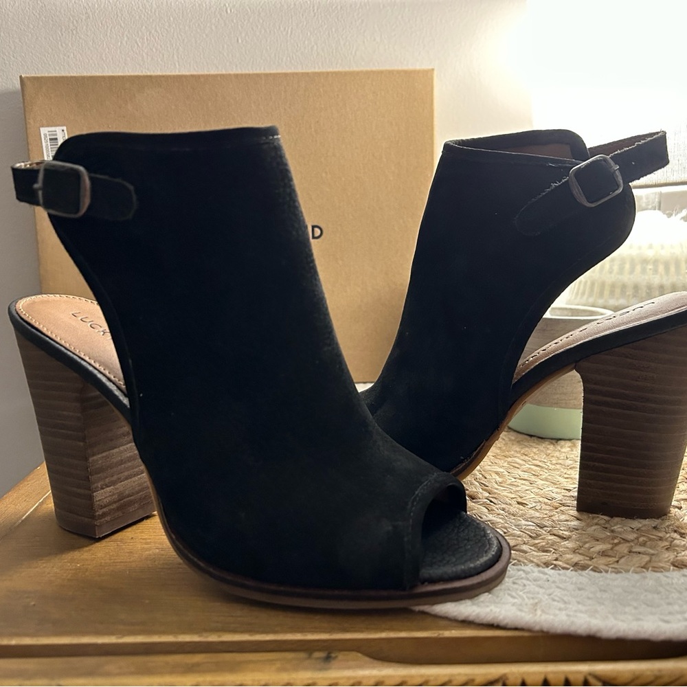 NWT - LUCKY BRAND Embossed Nubuck ankle booties